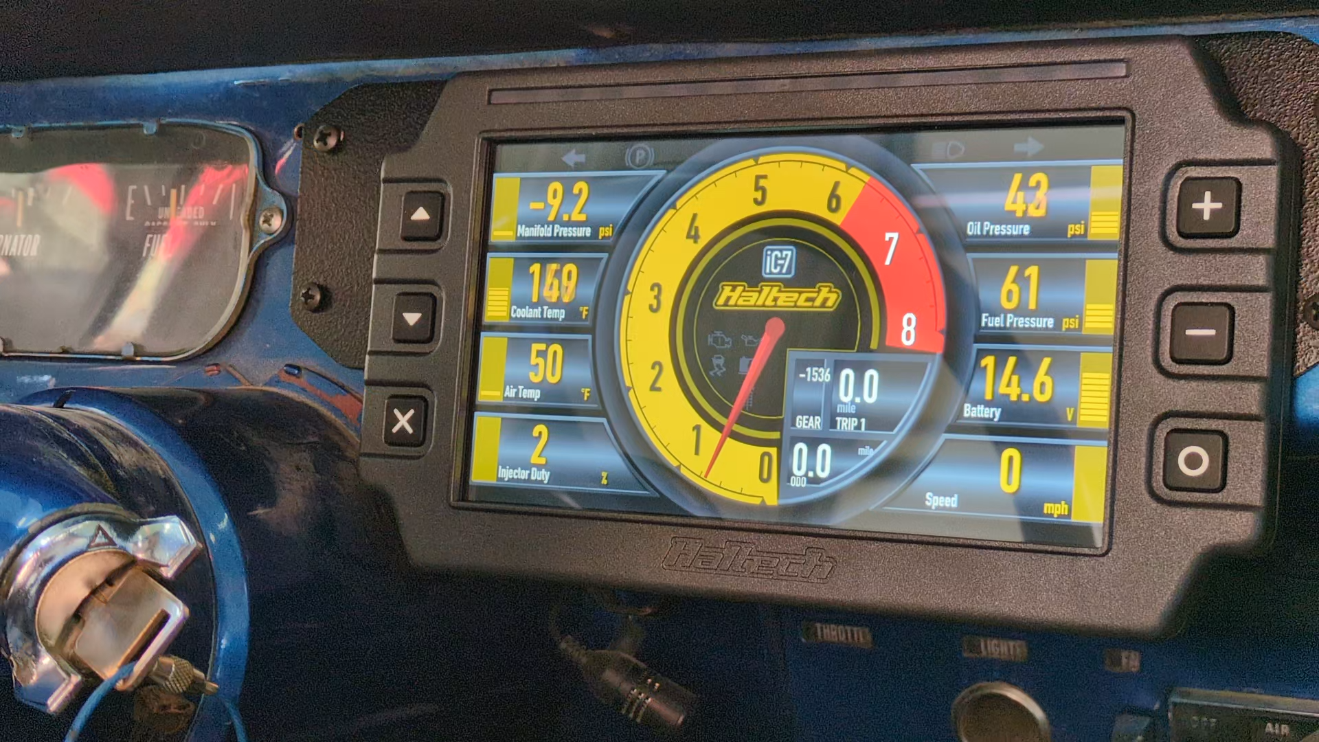 Haltech Digital Dash installed!